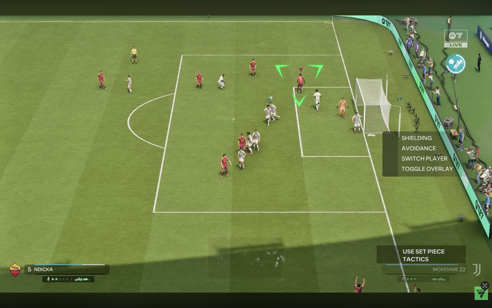 Fase kedua corner kick di EA Sports FC 27 dengan opsi shielding, avoidance, dan switch player